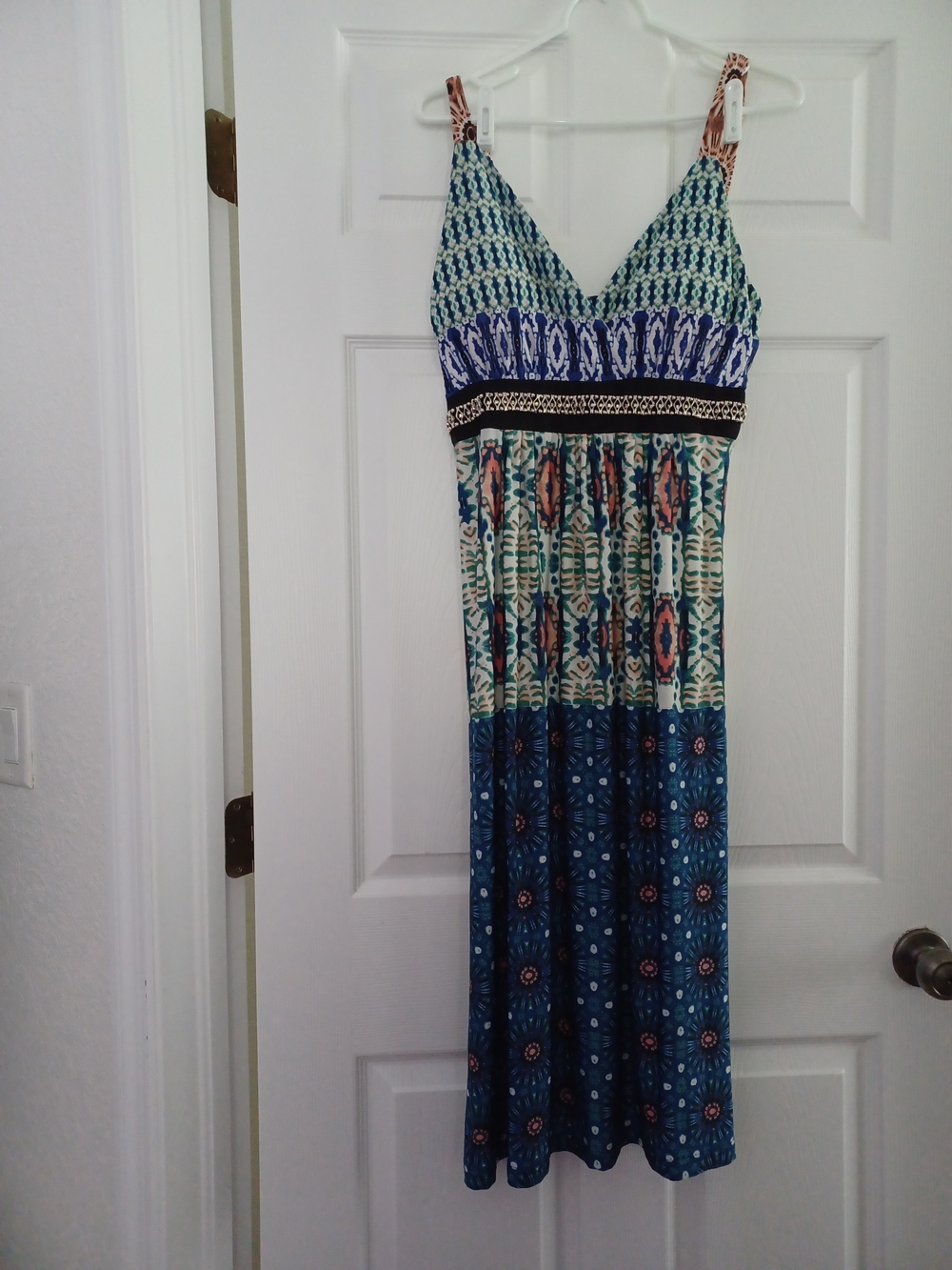 Studio West Apparel Womrens Size M Bohemian Blue Patterned V-Neck Maxi Dress